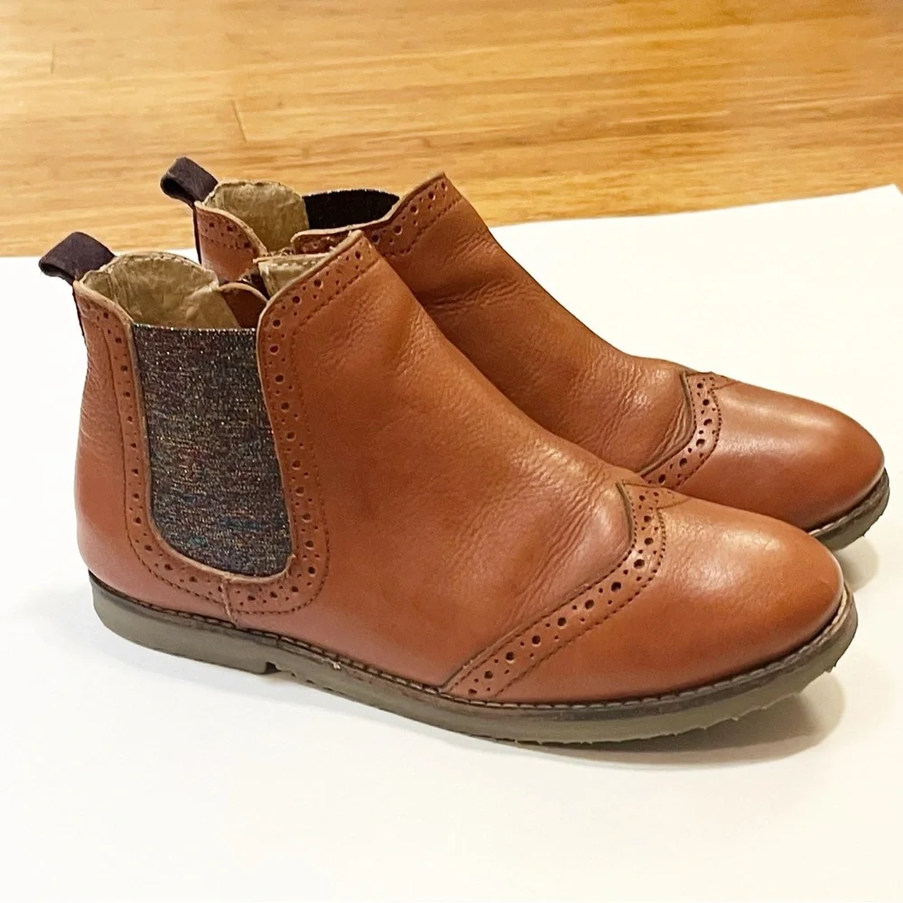 Mini Boden Brown Leather Brogue Chelsea Ankle Boots. Elastic Side. Youth 6